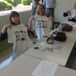 20120512-204613.jpg (来日留学生にt-シャツプレゼント！)